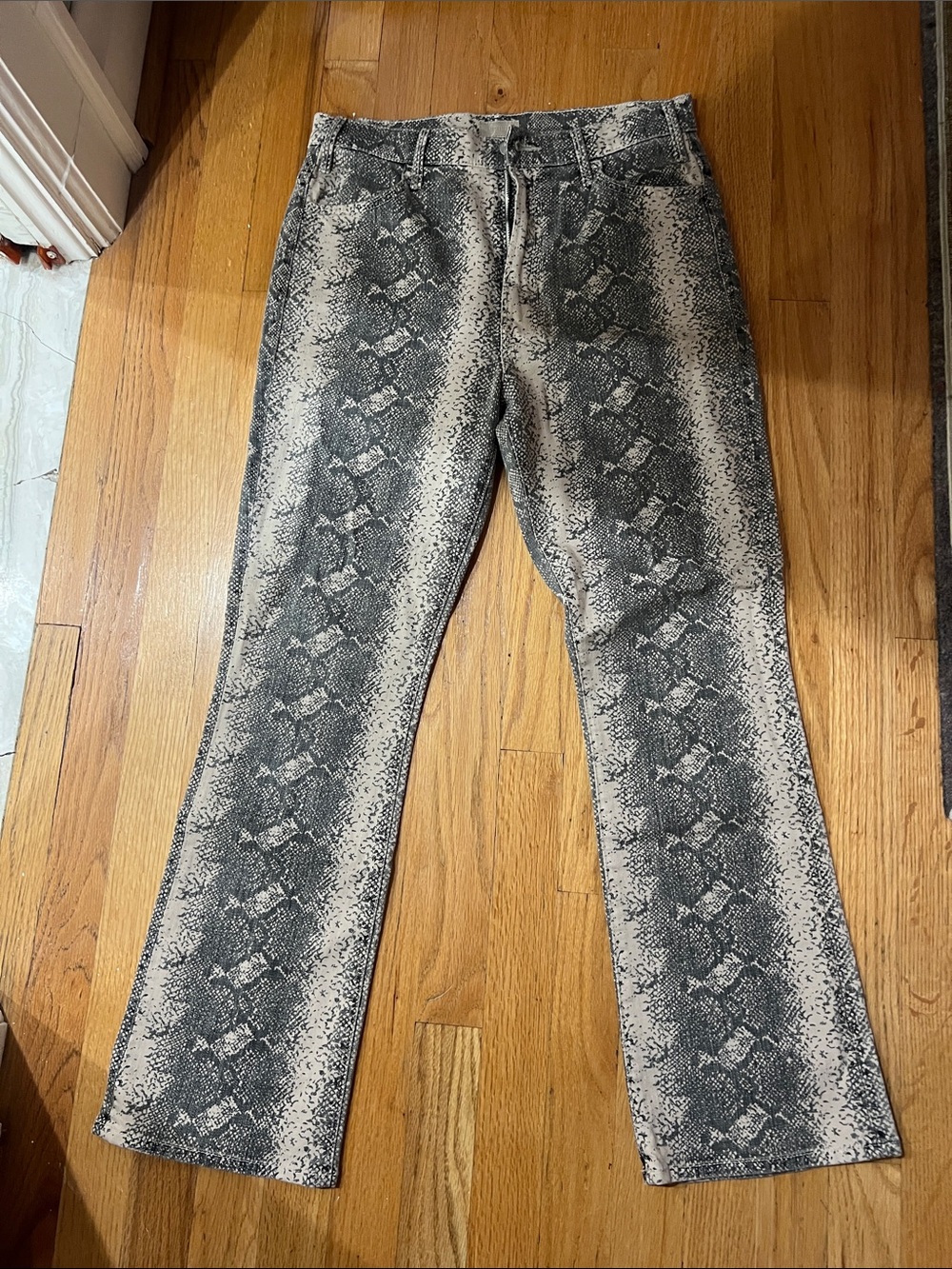 MOTHER Snake-Print Wide Leg Jeans - Gray & White